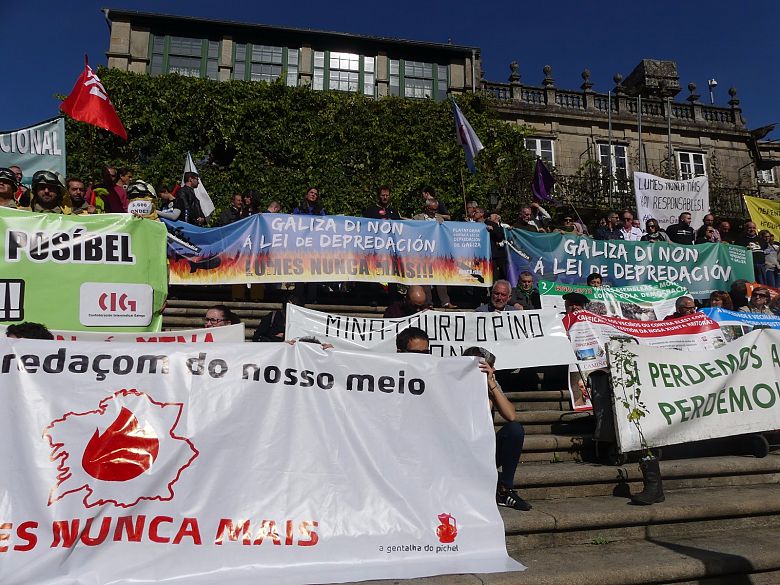 2017-10-22 Mani Lumes Nunca Mais Depredacion 038.jpg